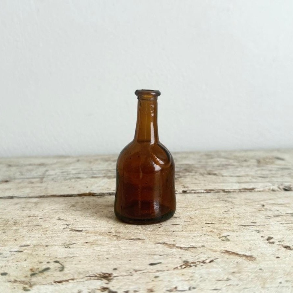 Title: Vintage Amber Glass Miniature Apothecary Bottle Brown Bud Vase 3.25"